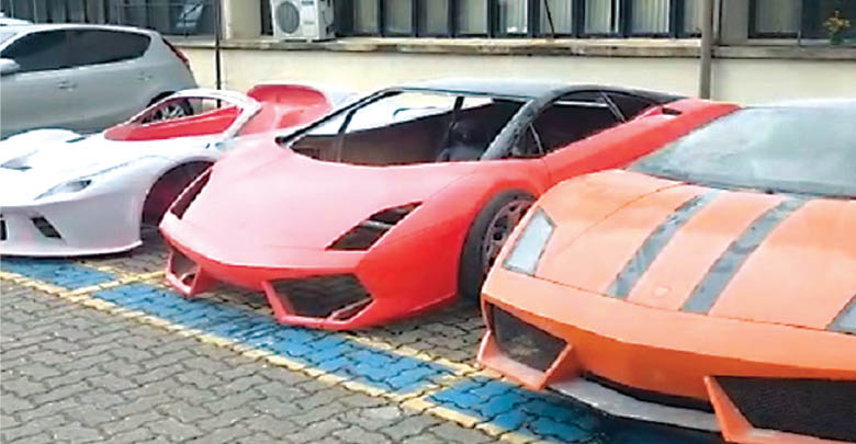 Polícia quebra esquema de falsificação de carros esportivos de luxo