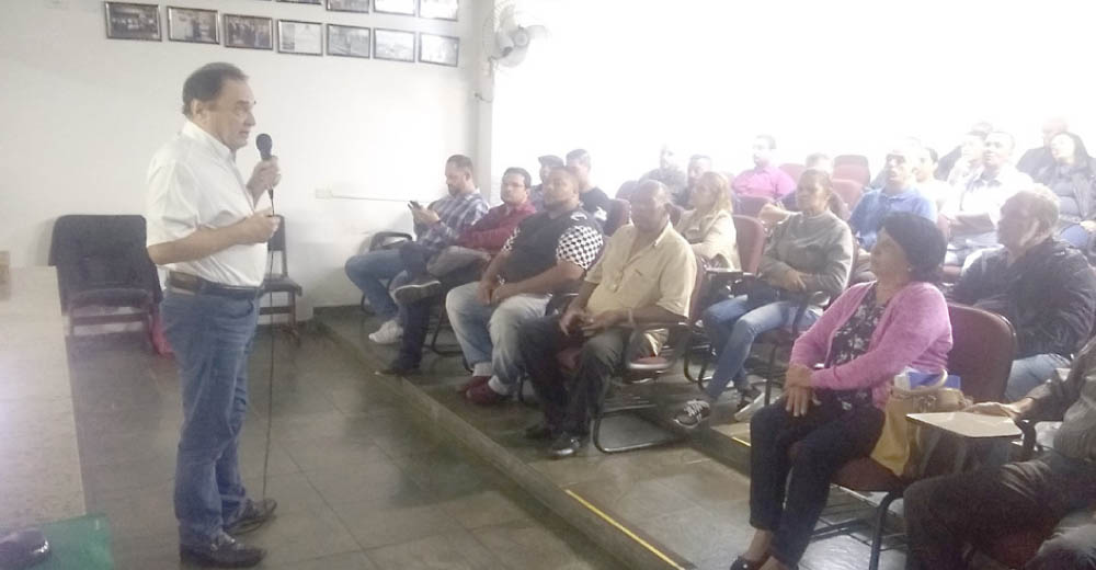 Escola Conquest realiza palestra para 50 pré-candidatos