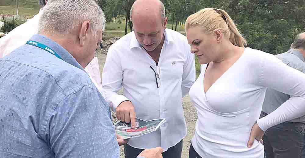 Carla esta em parceria com seu marido Orlando Morando