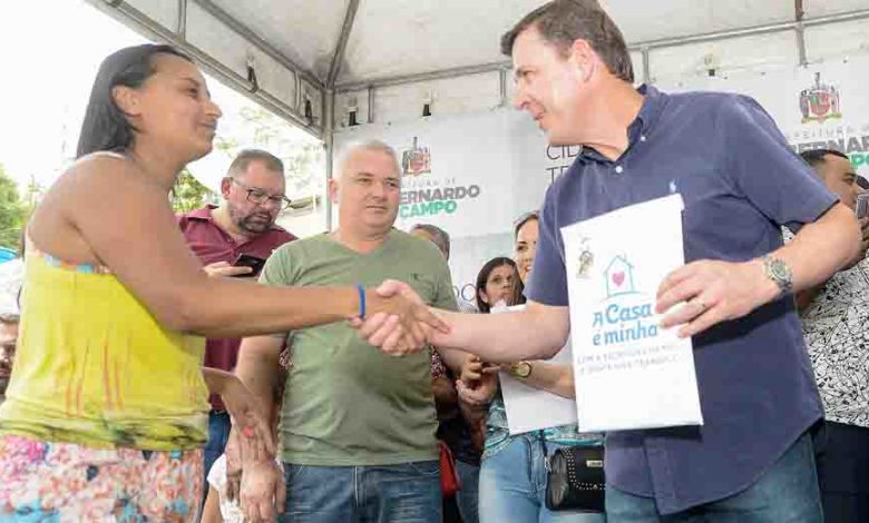 Prefeito Orlando beneficia moradores no Capelinha