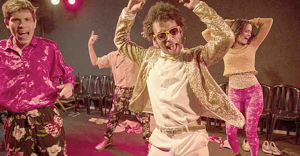 Espetáculo Sentimental conta histórias de amor ao som da música brega