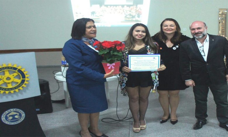 Achilles Nunes e familia, homengeado no Rotary (1).JPG
