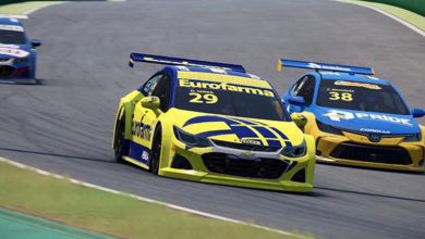 O tricampeão da Stock Car, Daniel Serra, doma seu Cruze virtual em Interlagos