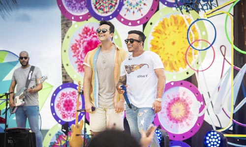 Matheus e Kauan fizeram live com participação de amigos e homenagem às esposas