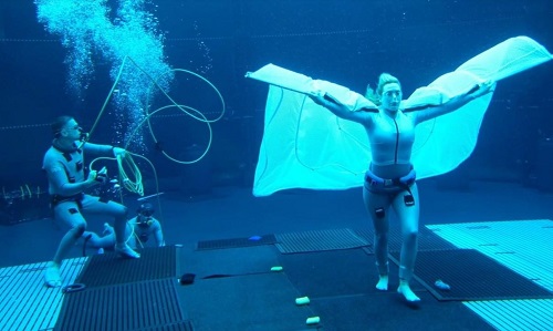 Kate Winslet quebra recorde de Tom Cruise de gravação mais longa debaixo d'água