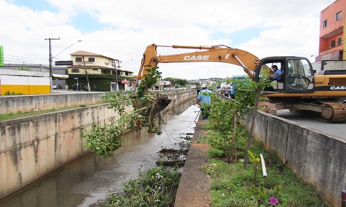 Semasa intensifica trabalho de manutenção e obras de combate às enchentes em Santo André