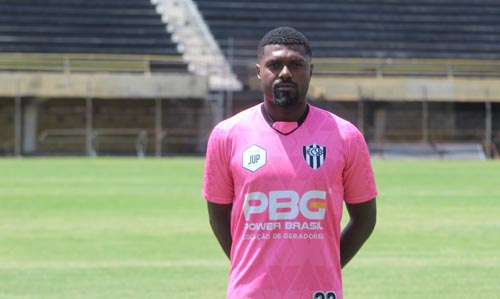 Voltando ao Cachorrão, Iago destaca vontade em continuar projeto do clube