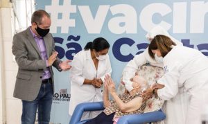 Vacinação no Lar Nossa Senhora das Mercedes - Asilo