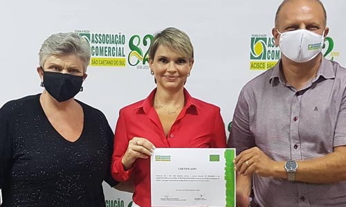 Mirian e Aline Mazzolin com Alessandro Leone na Aciscs