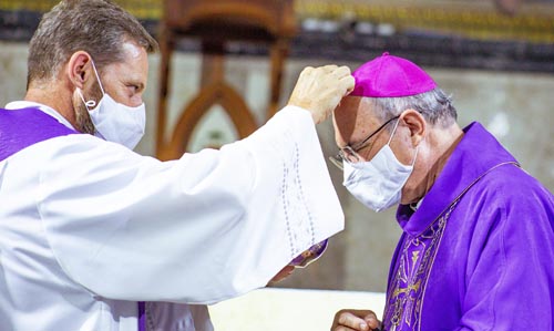 Dom Pedro celebra Missa de Cinzas