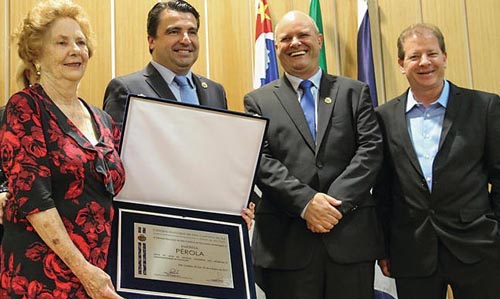 Pérola Produtos Automotivos foi homenageada na Câmara Municipal