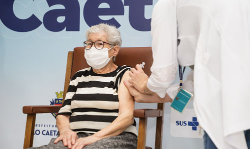 Vacinação no Lar Nossa Senhora das Mercedes - Asilo