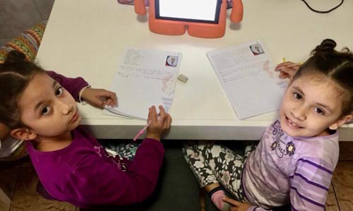 Alunas de SCS_aulas pela plataforma Educação Conectada