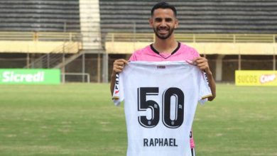 Raphael comemora chegada em marca histórica pelo Cachorrão