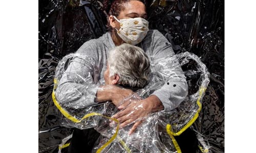Foto The First Embrace - Mads Nissen