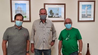 Secretário de Governo, Nono Nardelli, novo secretário de Obras, Sergio Poloni, e o prefeito Clóvis Volpi, durante posse no gabinete