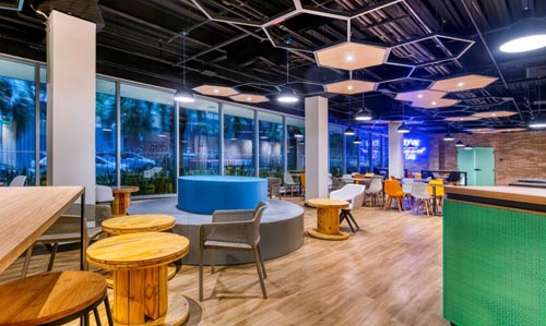 Lobby moderno no ibis budget BH Savassi