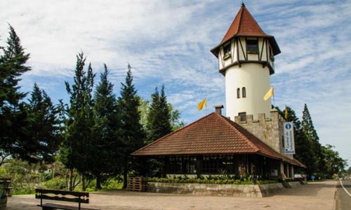 A charmosa Torre Medieval que recebe os visitantes de Nova Petrópolis