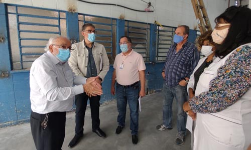 Foto: Prefeito Clovis Volpi faz orientações durante vistoria na USF Santa Luzia