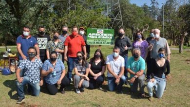 plantio de 53 mudas de árvores no Parque da Juventude