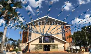 Em Tambaú (SP), festa de aniversário com os protocolos