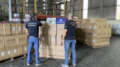Aparelhos de TV Box piratas apreendidos no Porto de Santos — Foto: Divulgação