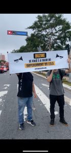 Integrantes do MBL realizaram buzinaço, quinta-feira, na avenida Goiás, em São Caetano