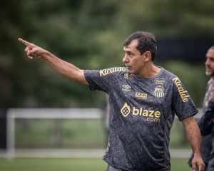 Fábio Carille comandou o treino técnico no CT Joaquim Grava na Capital, ontemCrédito: Santos Futebol Clube