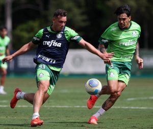 Daniel e Gustavo Gómez no treino de segunda-feira (15) na Academia de Futebol - Crédito: Cesar Greco/Palmeiras/by Canon