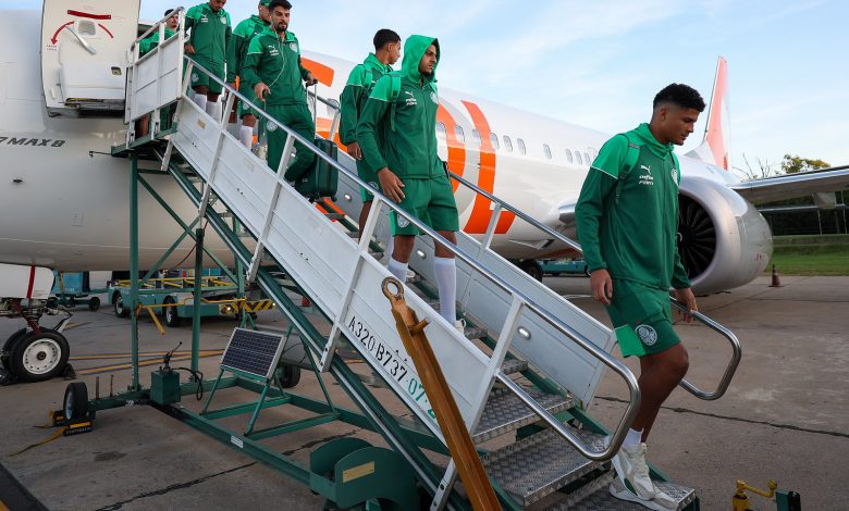 Palmeiras desembarcou na noite de terça-feira (02) em Buenos Aires para estreia da Libertadores - Crédito: Fabio Menotti/Palmeiras/by Canon