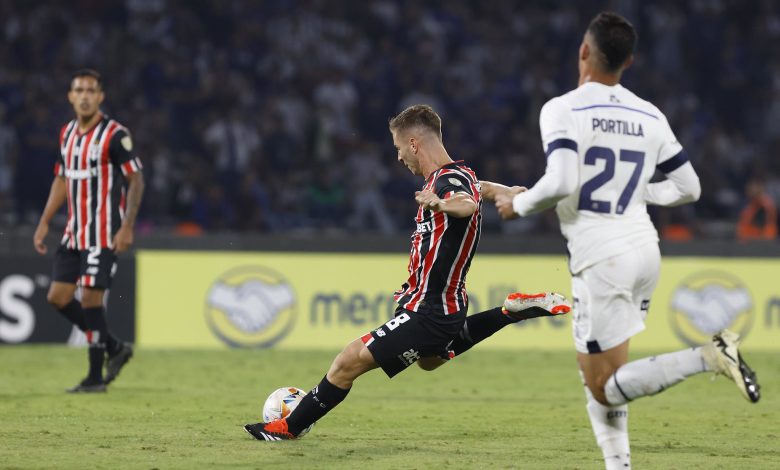 Galoppo entrou e acertou o chute na trave que deu rebote para o gol de Luciano - Crédito São Paulo Futebol Clube