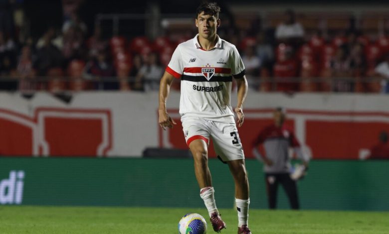 Ferraresi diz que Zubeldía faz o grupo acreditar em títulos - Créditos: Rubens Chiri/ São Paulo FC