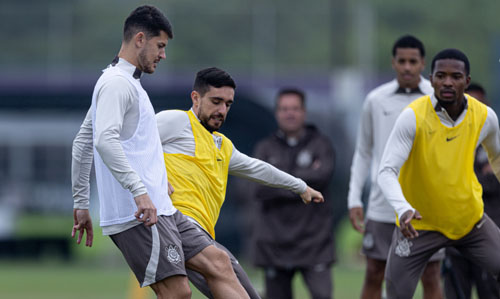 Igor Coronado treina entre os titulares do Corinthians e deve estar entre os 11 que saem jogando - Crédito: Rodrigo Coca/Agência Corinthians