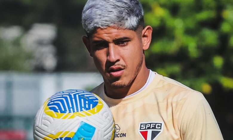 Alan Franco volta a ficar à disposição de Luis Zubeldía para o duelo de hoje (22) - Crédito: Erico Leonan / saopaulofc.net