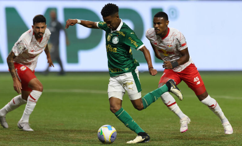 Estêvão desequilibra de novo, serve Veiga para abrir o placar e quase faz um golaço - Crédito: Cesar Greco/Palmeiras/by Canon