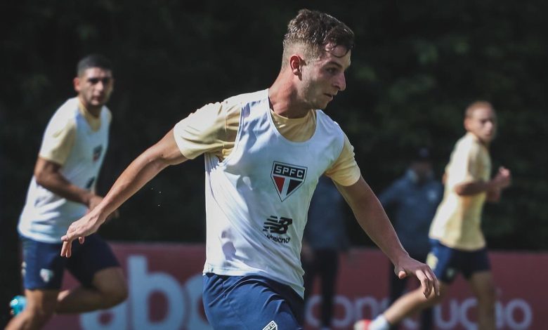 Elenco foi dividido em dois grupos para iniciar preparação e hoje seguem os treinos - Crédito: São Paulo Futebol Clube