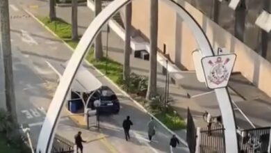 Torcida invade CT e Parque São Jorge em protesto aos péssimos resultados, porém, jogadores e comissão técnica estavam de folga - Crédito: Reprodução Facebook