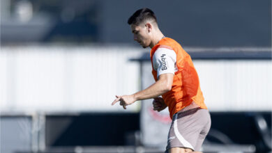 Elenco treina e tenta focar na preparação para sair da zona de rebaixamento do Brasileirão - Crédito: Rodrigo Coca/Agência Corinthians
