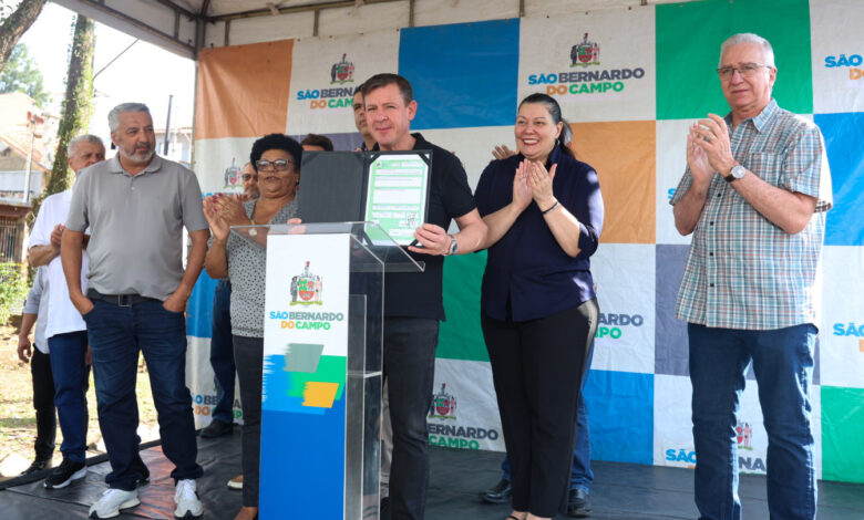 Prefeito Orlando Morando assina ordem de serviço e dá continuidade ao Programa Asfalto Novo, desta vez no bairro Planalto - Crédito: Gabriel Inamine/PMSBC