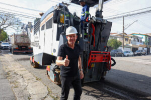 Prefeito Orlando Morando acompanha as obras do Programa Asfalto Novo - Crédito: Gabriel Inamine/PMSBC