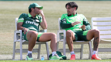 Abel e o zagueiro Gustavo Gómez, que está de volta ao clube depois de disputar a Copa América - Crédito: Cesar Greco/Palmeiras/by Canon