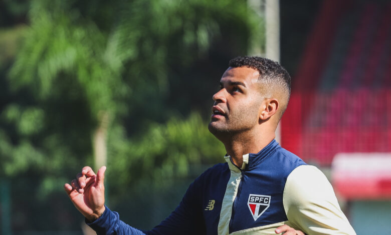 Alisson pede a presença da torcida para empurrar o time em busca de outra vitória - Crédito: Erico Leonan / saopaulofc.net