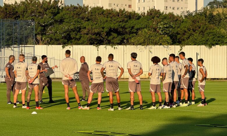 Elenco se reapresenta e tenta se reconstruir sem técnico, por enquanto quem comanda é Raphael Laruccia, da equipe Sub-20 - Crédito: Hugo Rodrigues/Agência Corinthians