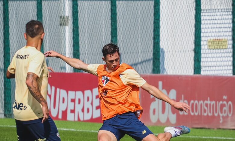 Elenco treina ainda hoje (20) no CT da Barra Funda antes de viajar a Brasília - Crédito: Erico Leonan / saopaulofc.net