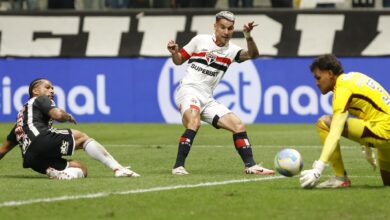 Ferreira até tentou, mas o Galo foi superior e saiu com triunfo do duelo com o Tricolor - Crédito: Rubens Chiri/Saopaulofc.net