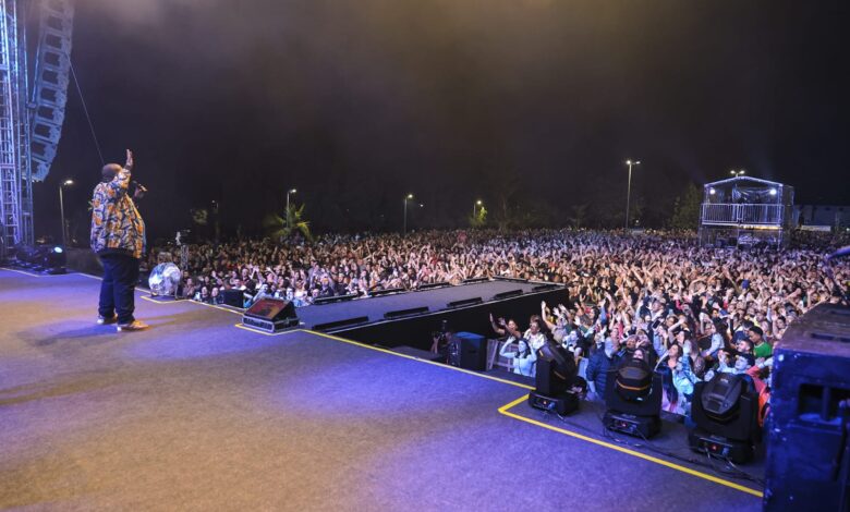 Péricles atrai milhares de pessoas que lotaram o Espaço Verde Chico Mendes
