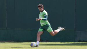 Após cumprir suspensão, Raphael Veiga está à disposição contra o Bahia - Cesar Greco/Palmeiras/by Canon