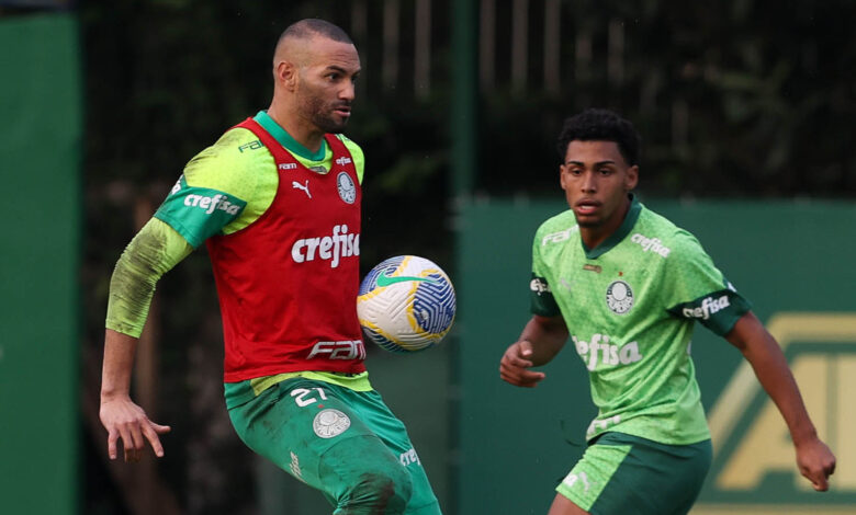 Weverton e Luighi durante treino intenso, na Academia de Futebol, em preparação para enfrentar o Vitória hoje (27) - Crédito: Cesar Greco/Palmeiras/by Canon