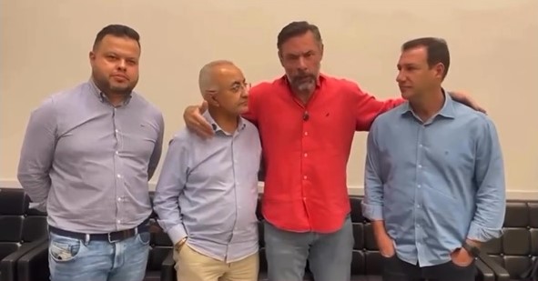 Fábio Cruz, Ailton Lima, Fernando Marangoni e Roberto Carneiro, na ocasião em que Ailton entrega o cargo de presidente municipal do Republicanos