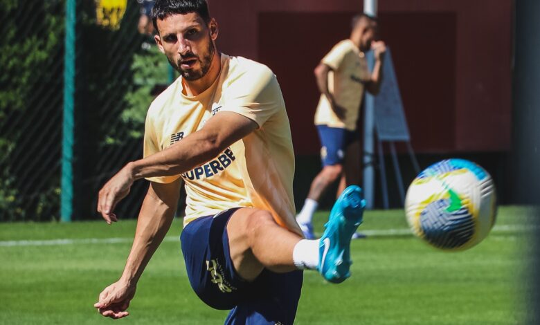 Elenco fez mais um treino hoje (07) para viajar ainda nesta tarde para Goiânia - Crédito: Erico Leonan / saopaulofc.net